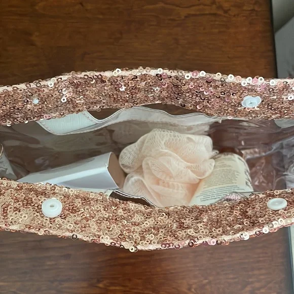 Wondernice Women's Gold and Rose Bath Gift Set NWT - Picture 5 of 7